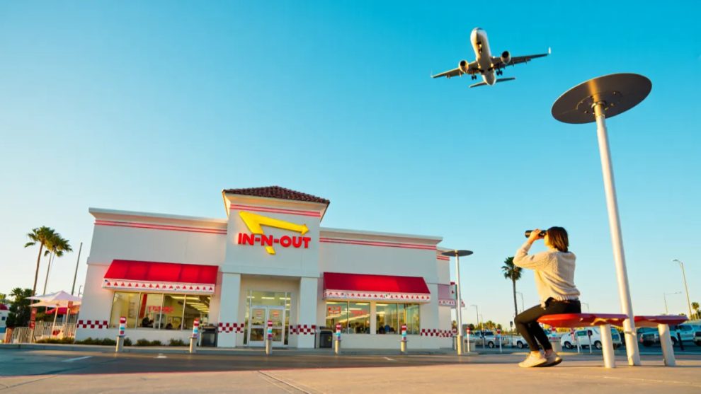 In-N-Out Burger by LAX: California’s Plane-Spotting Burger Icon